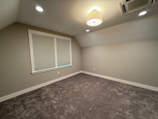 Building Photo - Elegant and Luxurious Cottage Grove Home