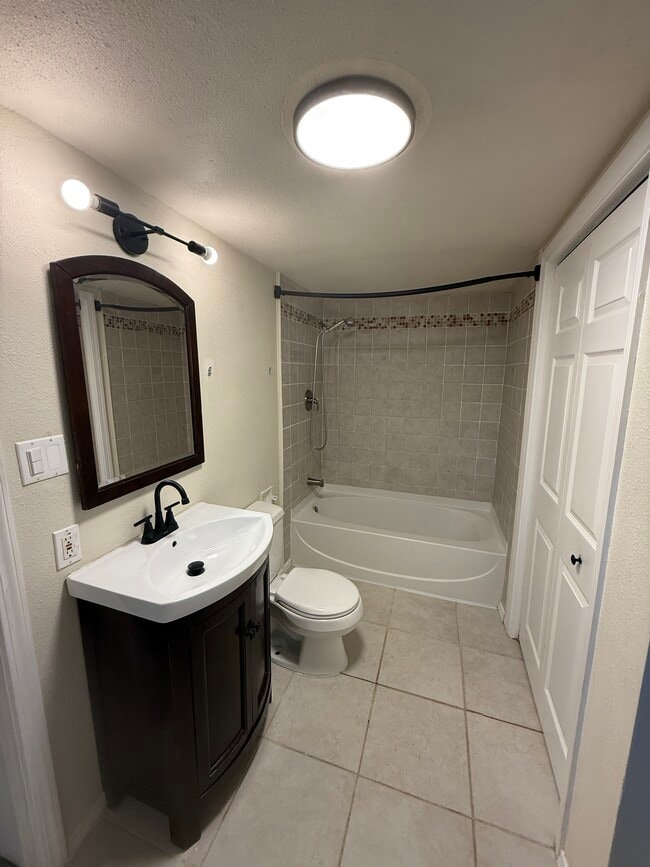 Building Photo - 11790 SW 90th Ave