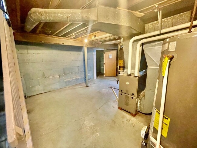 Building Photo - 5705 Hilltop Ave