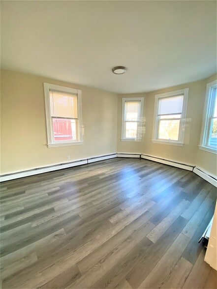 Building Photo - 124 Harold St