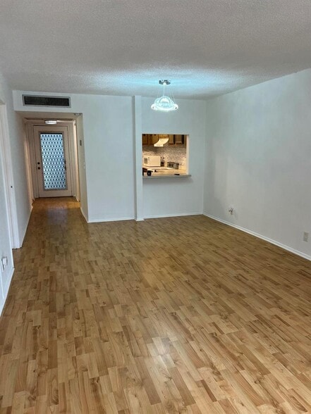 Building Photo - 9470 Live Oak Plz