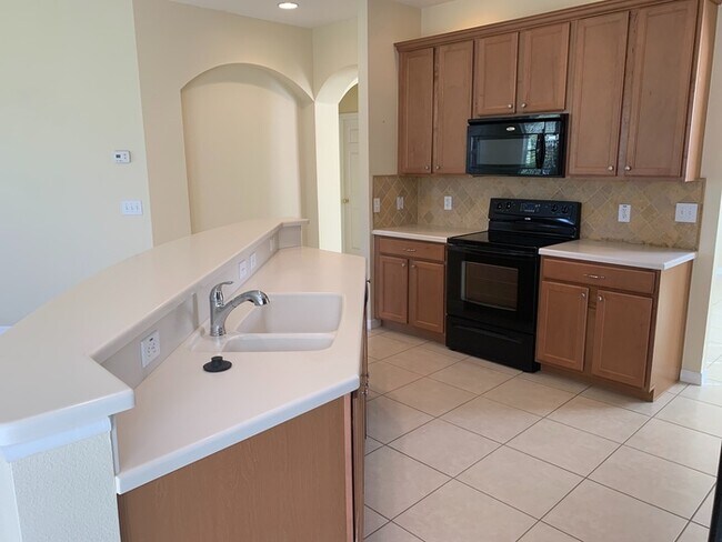 Building Photo - WATERS EDGE/LK NONA-8641 Bradleys Landing ...