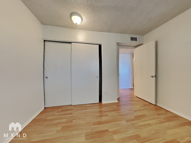 Building Photo - 4305 W Solano Dr N