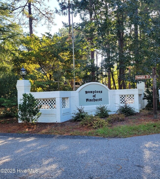 Building Photo - 301 Hampton Dr