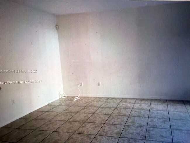 Building Photo - 4932 SW 140th Terrace