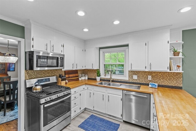 Building Photo - 2418 Ainsdale Rd