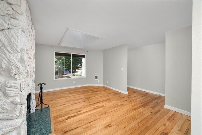 Building Photo - 9th Ct Duplex - AL-2402