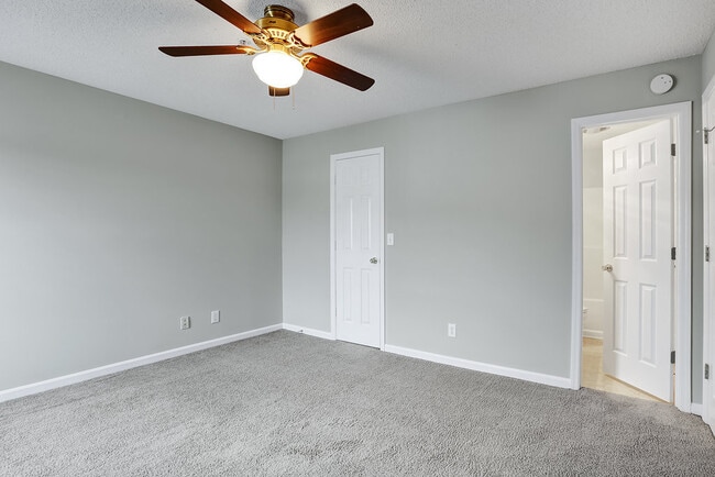 Building Photo - Cape Cottages Modern top floor unit with s...