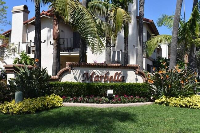 Building Photo - Flooring throughout 3 bd 2.5 ba Condo (San Diego, 92122)