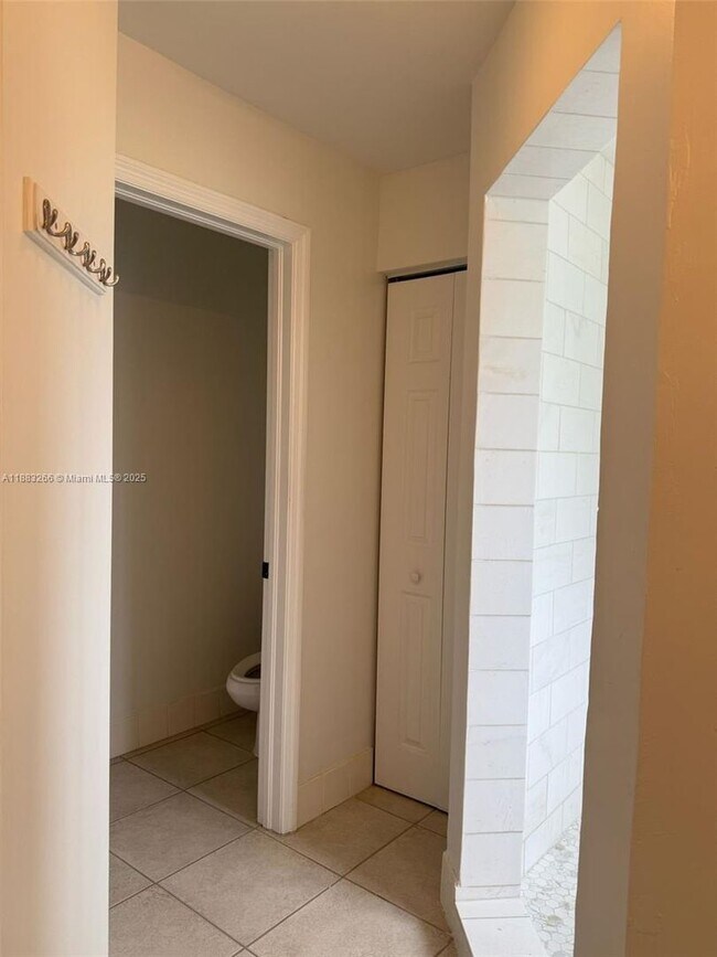 Building Photo - 7065 SW 164th Ct