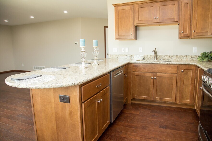 Building Photo - 6333 Pawnee Ln
