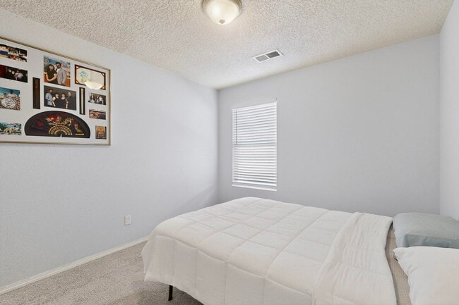 Building Photo - Montano Unser NW 3/4 bedroom 2/bath 2/Car garage