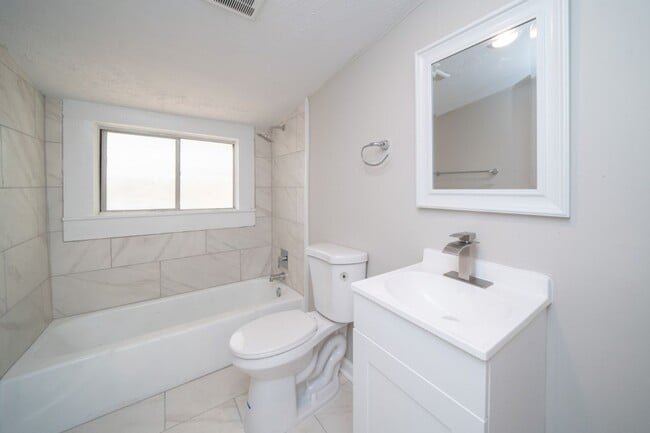 Building Photo - 4/2 House For Rent in Montevallo!