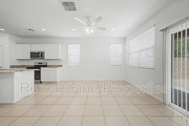 Building Photo - 15543 W Desert Hollow Dr