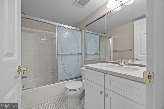 Building Photo - 560B Thrush Ct