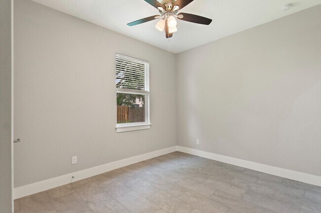 Building Photo - Deposit-Free! Modern, energy efficient hom...