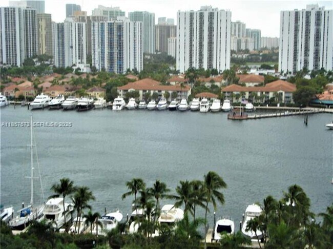 Building Photo - 3600 Yacht Club Dr