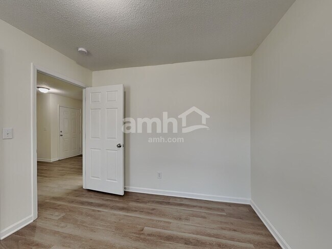 Building Photo - 5640 Regent Village Dr