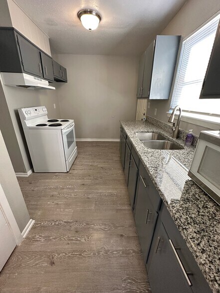 Kitchen - 6310 Brownleaf St