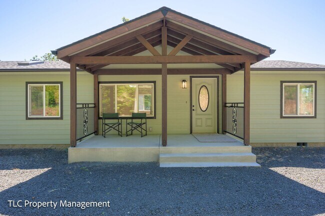 Building Photo - 3bd/2bath Home with a view!!