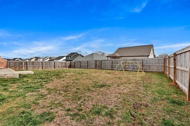 Building Photo - 441 Pomeroy Dr