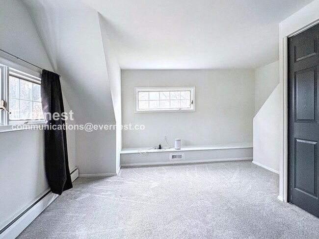 Building Photo - 9 Country Club Dr