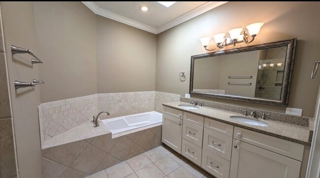 Building Photo - 252 S Glades Trail