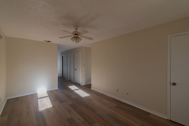 Building Photo - 3216 Jim Lee Rd