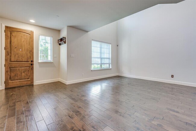 Building Photo - 4646 Rhett Ln