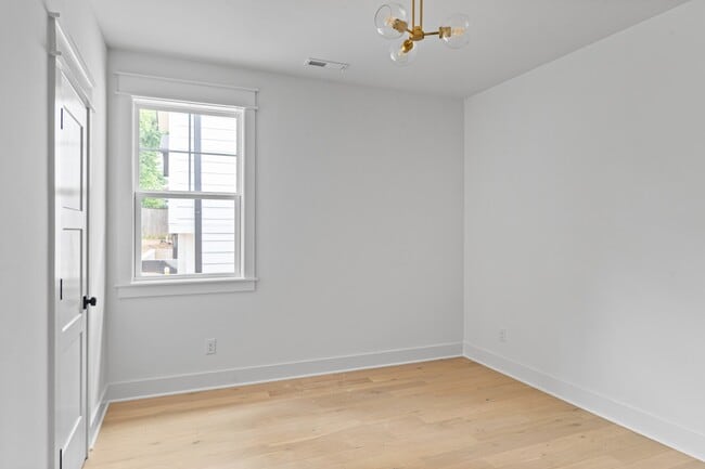 Building Photo - 1714 Carvell Ave