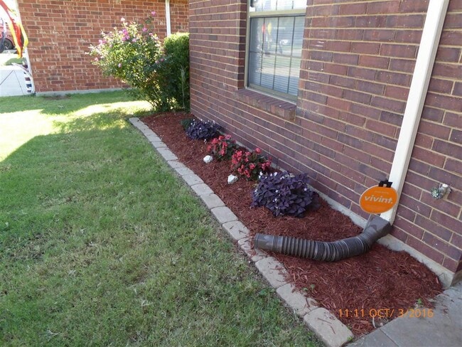 Building Photo - 4018 SW Mesquite Dr