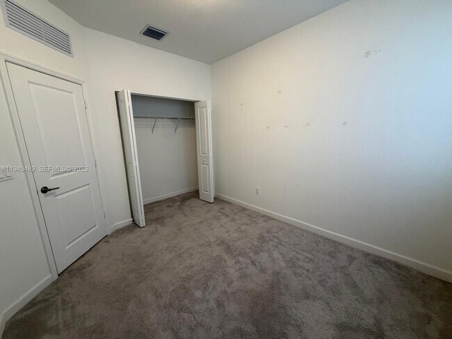 Building Photo - 286 SW 159th Dr