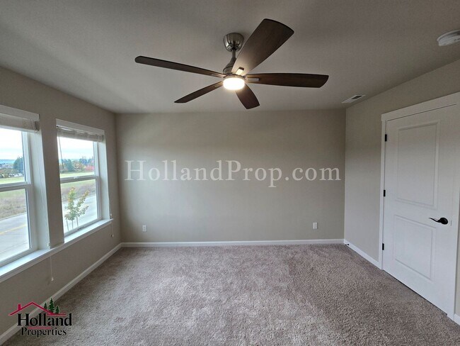 Building Photo - Charming 2-Bedroom, 2-Bath Home in a Prime Hillsboro Location *** Special offer of $150 on your f...