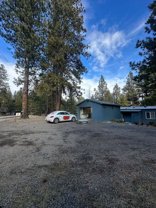 Building Photo - Completely Remodeled Home on 1 Acre in DRW