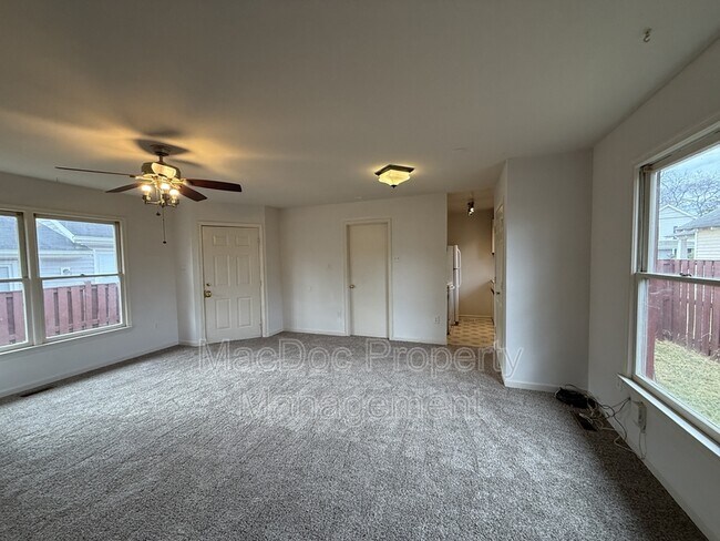 Building Photo - 227 Bend Farm Rd