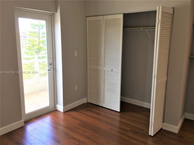 Building Photo - 471 NE 25th St