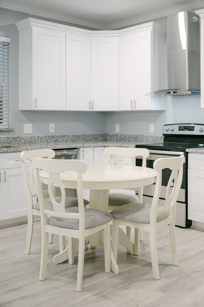 Building Photo - 305 Jettyview Rd