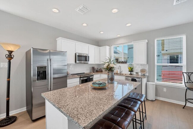 Building Photo - 2147 Hofstaat