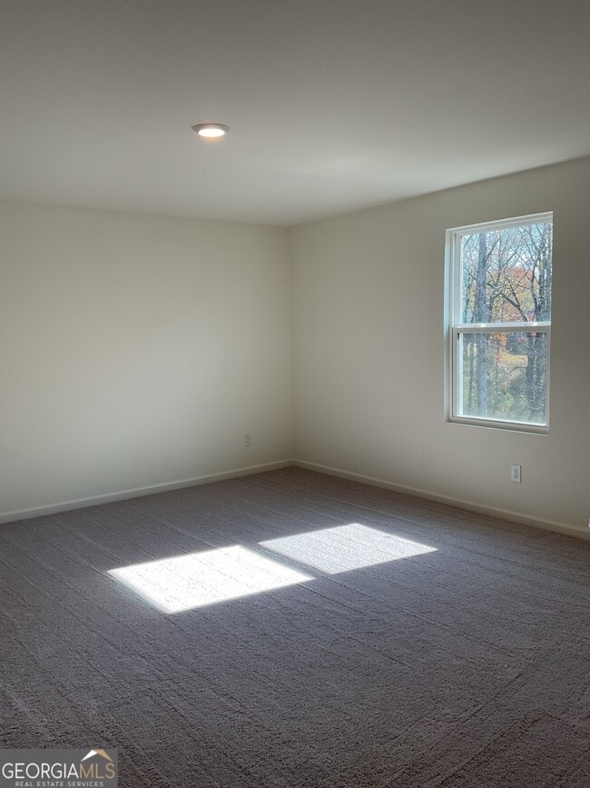 Building Photo - 305 Pond Ct