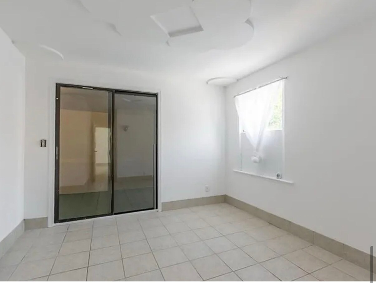 Building Photo - 112 White Ave