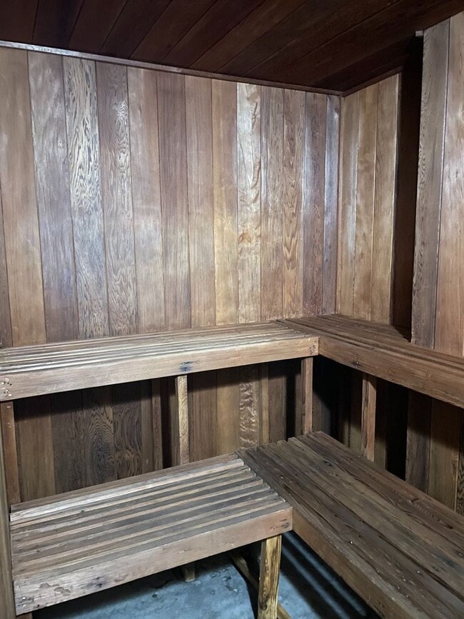 Building Photo - 1 Bedroom 1 Bathroom 1 Parking in Kaka'ako