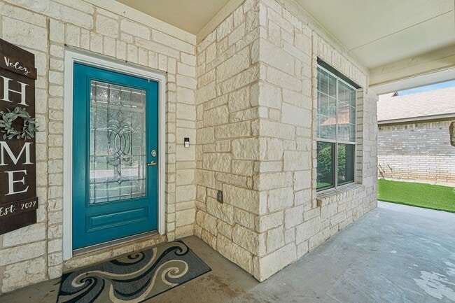 Building Photo - 110 Farm House Rd
