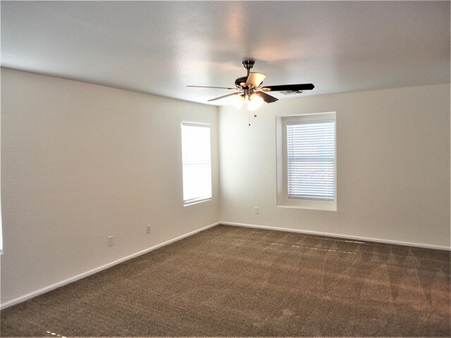 Building Photo - 1033 S Deerfield Ln