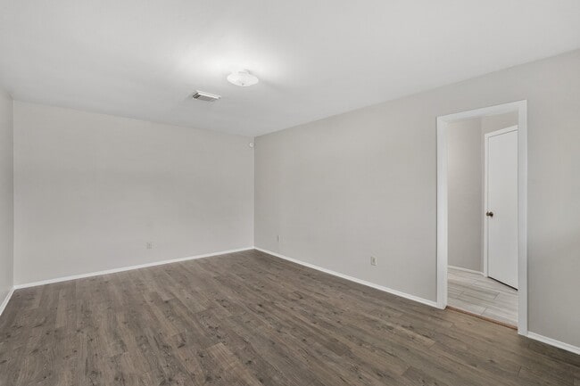 Building Photo - 10814 Sugar Hill Dr