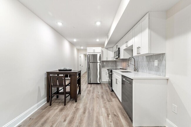 Building Photo - 2341 N College Ave