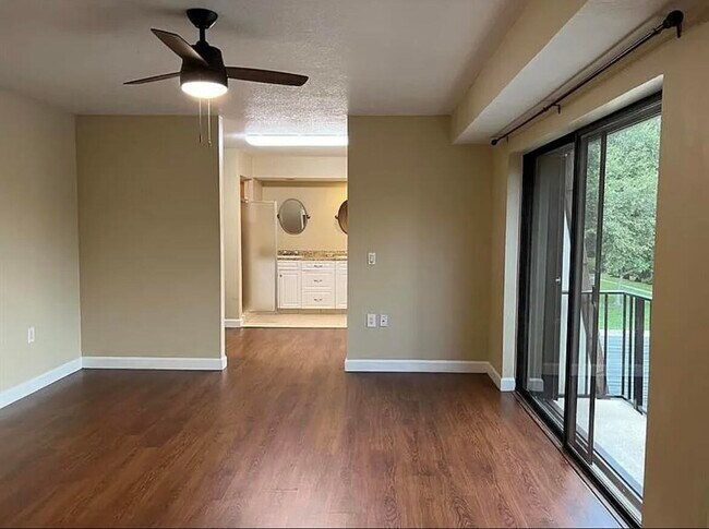 Building Photo - 308 3rd Ln