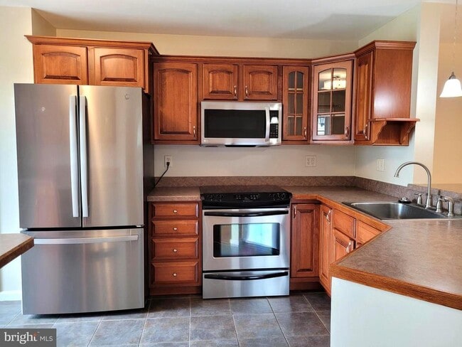 Building Photo - 128 Hickory Ln