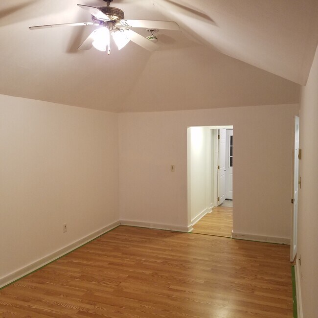 Building Photo - 146 Wellsville Ave