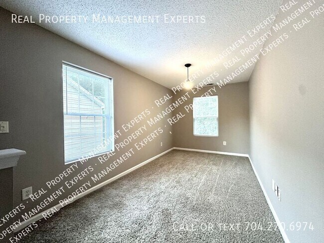 Building Photo - **MOVE IN SPECIAL!**Charming 3BR/2.5BR hom...