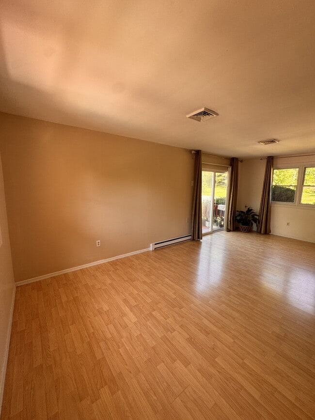 Building Photo - 4902 Creek Dr